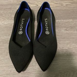 Like new, hardly worn Rothy’s pointy toe flats